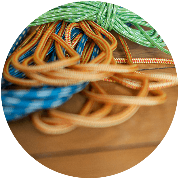 Verschiedene Seile oder bunte Bänder können in den Sitzungen genutzt werden